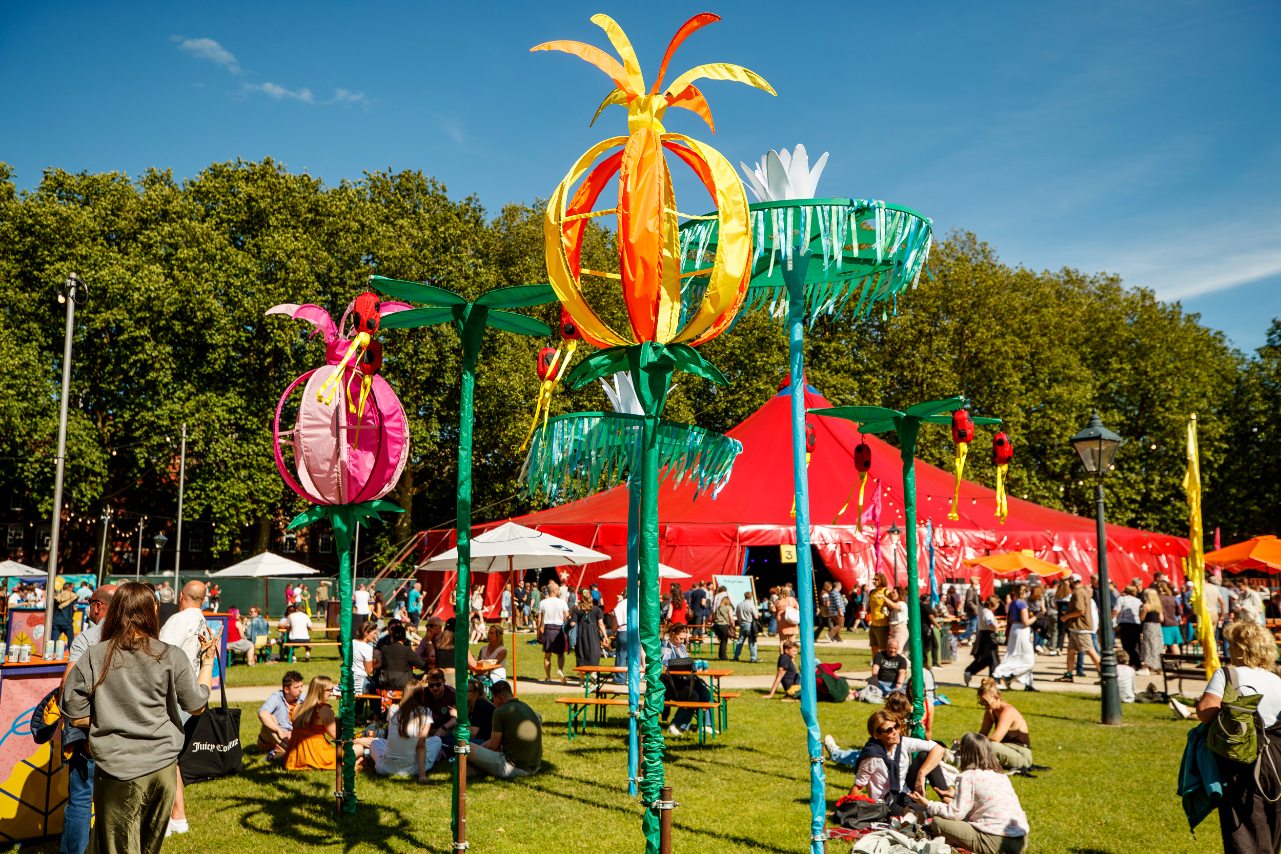 AN2 I0064 Bristol Comedy Garden 160624 Lloyd Winters 3