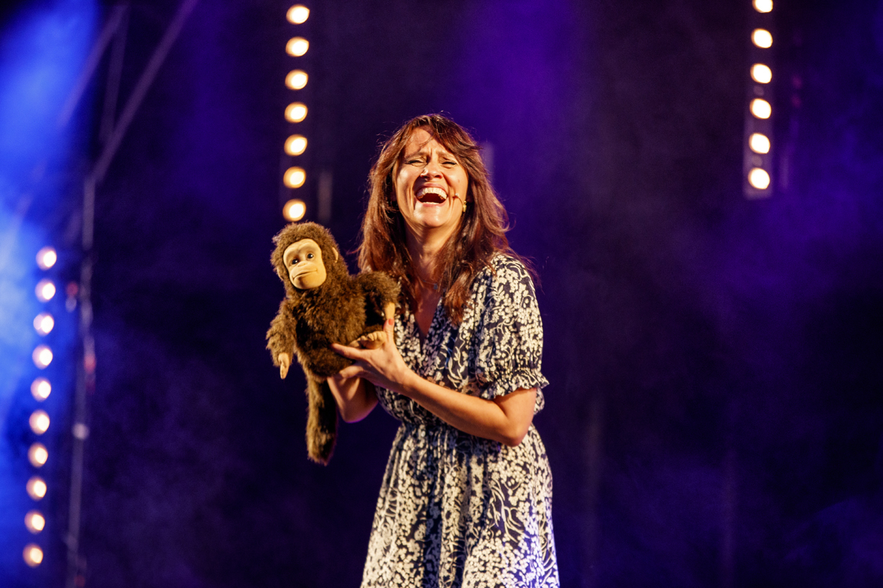 AN2 I0371 St Albums Comedy Garden 310721 Lloydwinters