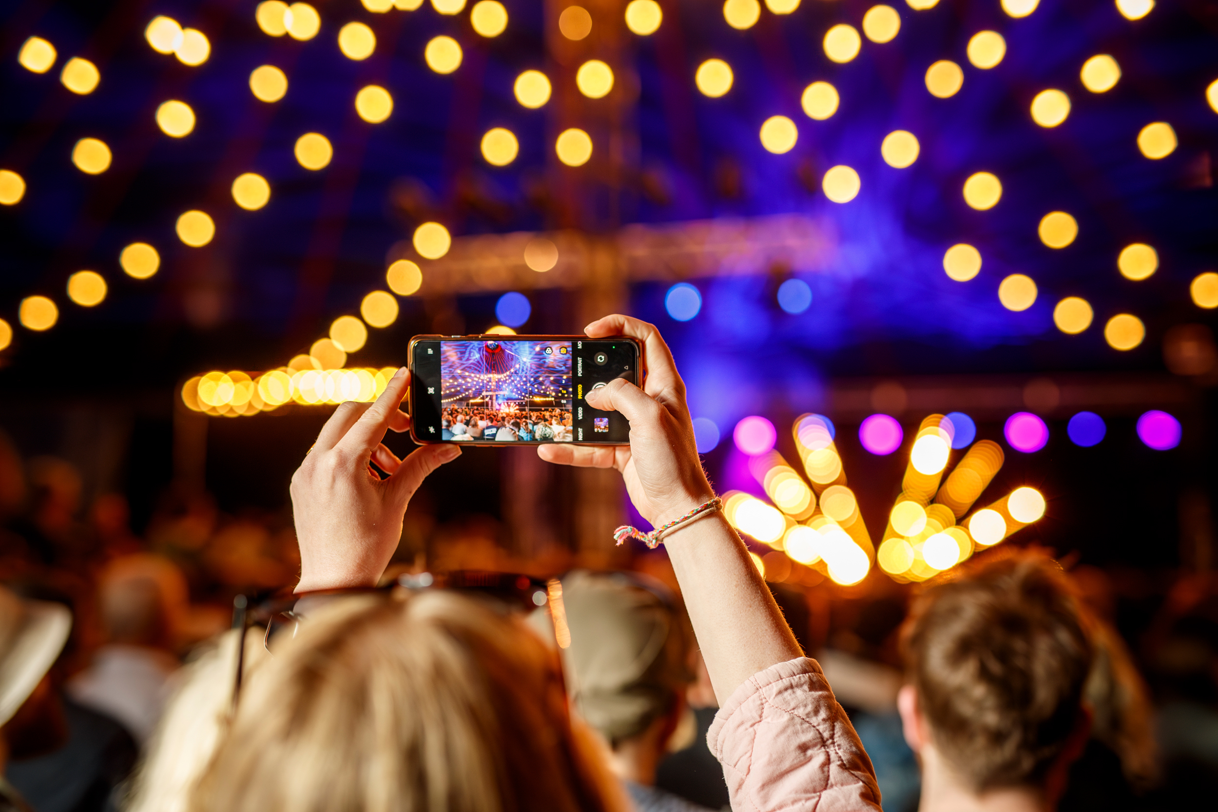 CF6 I0075 Bristol Comedy Garden 160624 Lloyd Winters
